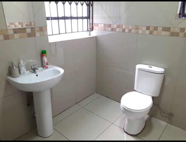 400M² OFFICE TO LET IN ROOIHUISKRAAL
